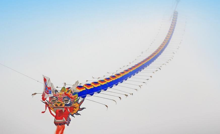 重庆武隆国际风筝放飞节 放飞世界最长风筝 长达6000米