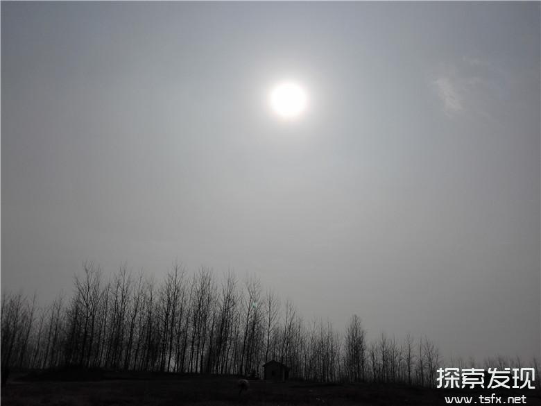 长江畔冬季多云的天空